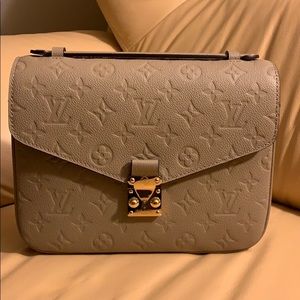 Louis Vuitton pochette metis